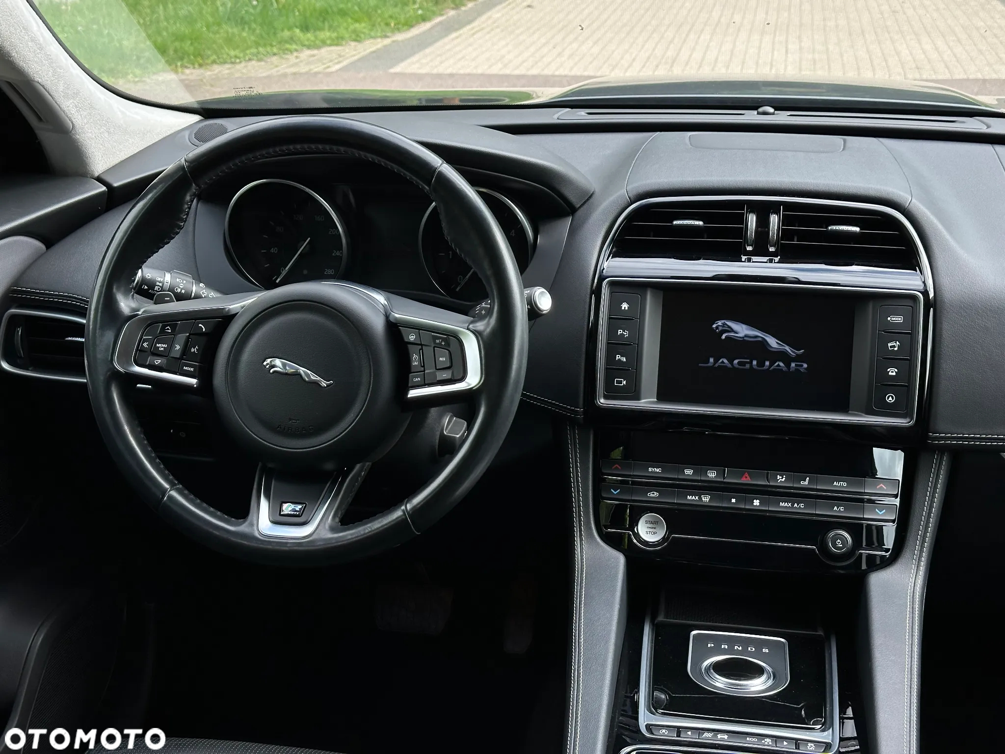 Jaguar F-Pace D200 AWD R-Dynamic HSE 90th Anniversary Edition - 11