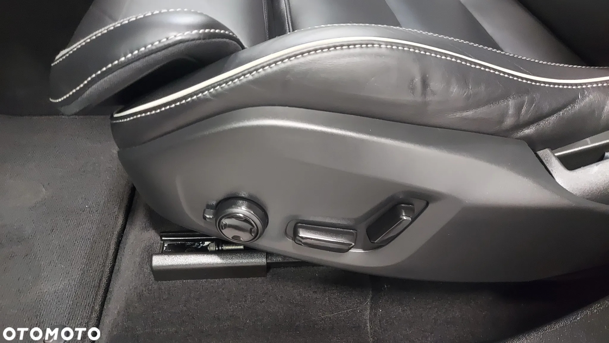 Volvo XC 60 B4 D AWD Plus Dark - 13
