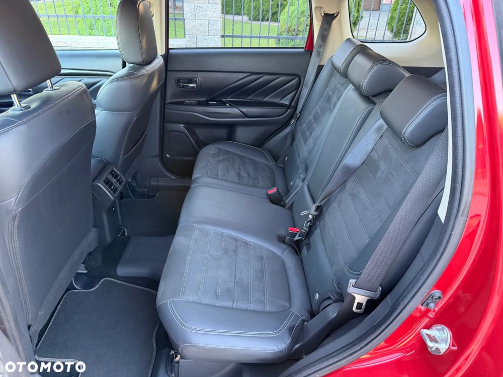 Mitsubishi Outlander Intense + - 23