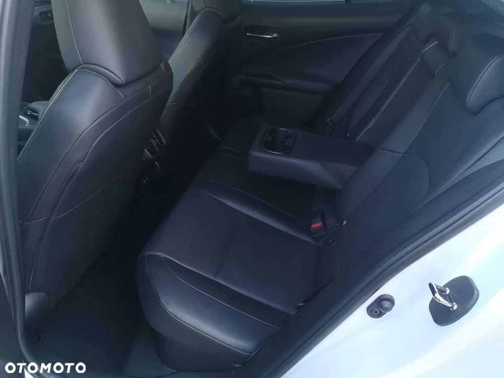 Lexus UX 250h Prestige AWD - 28