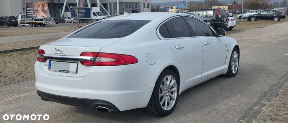 Jaguar XF 2.0 T R-Sport - 4