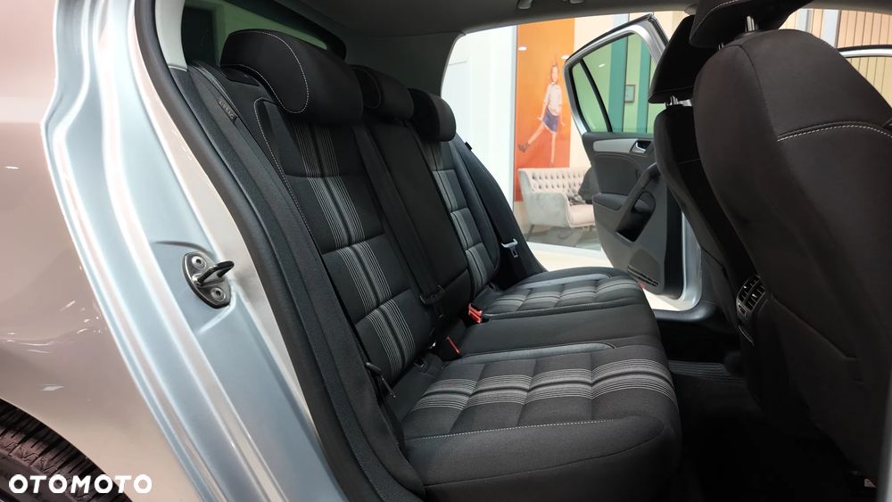 Volkswagen Golf 2.0 TDI DPF BlueMotion Technology DSG MATCH - 32