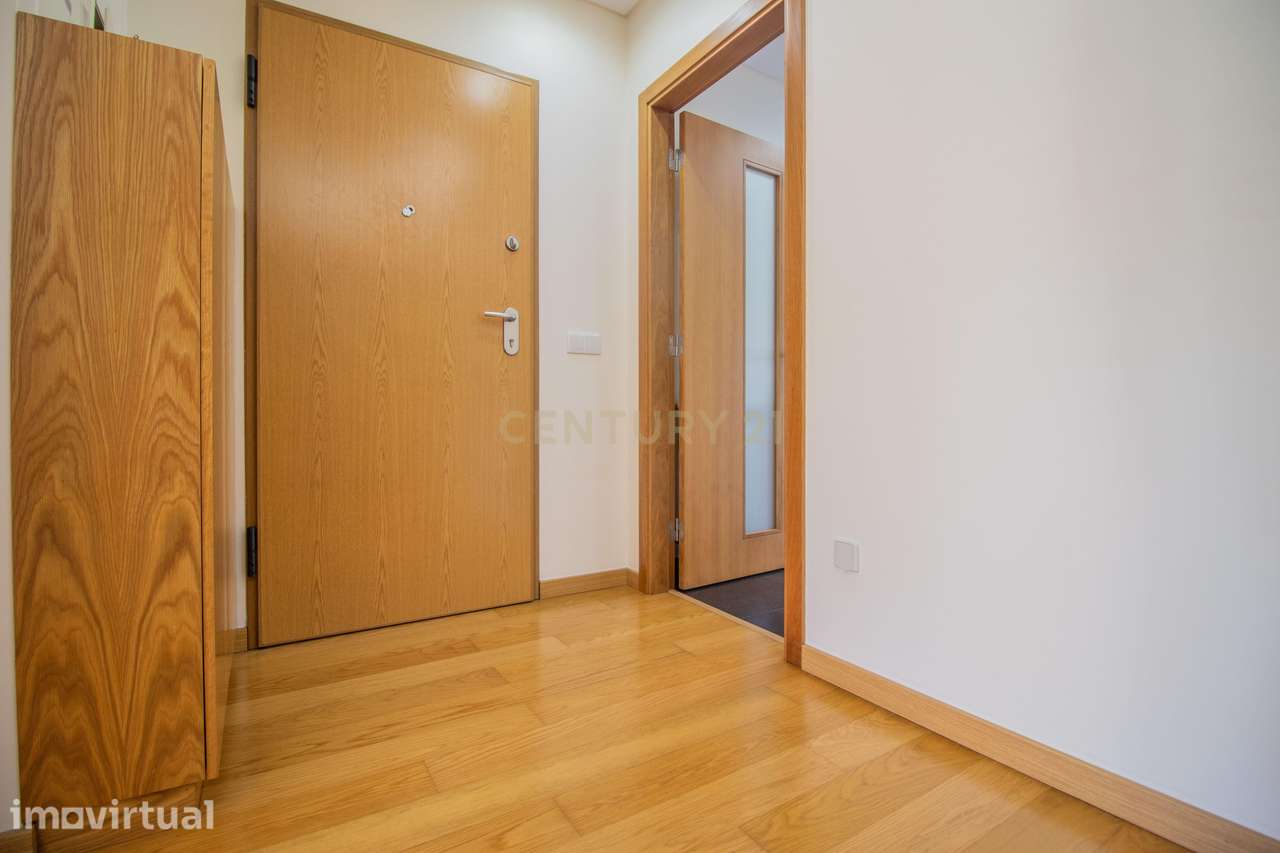 Apartamento T3 com garagem e varandas na Rua da Cerâmica - Grande imagem: 4/36