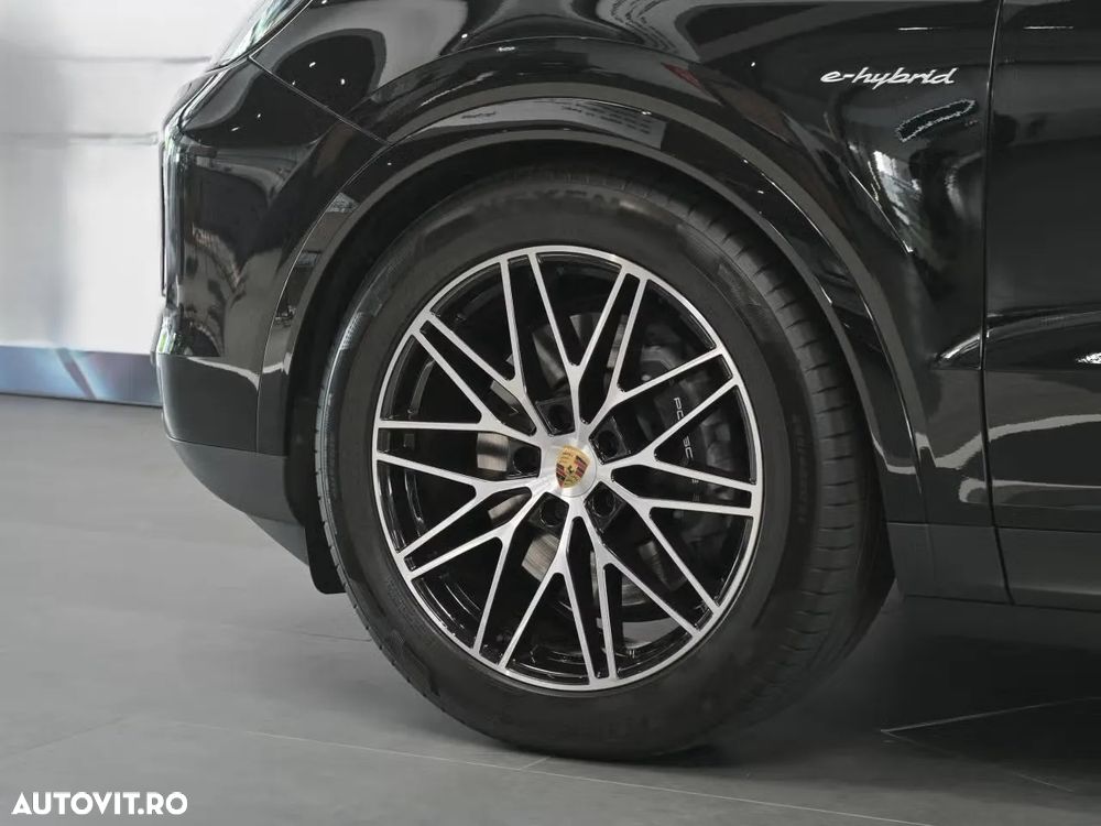 Porsche Cayenne Coupe E-Hybrid - 11