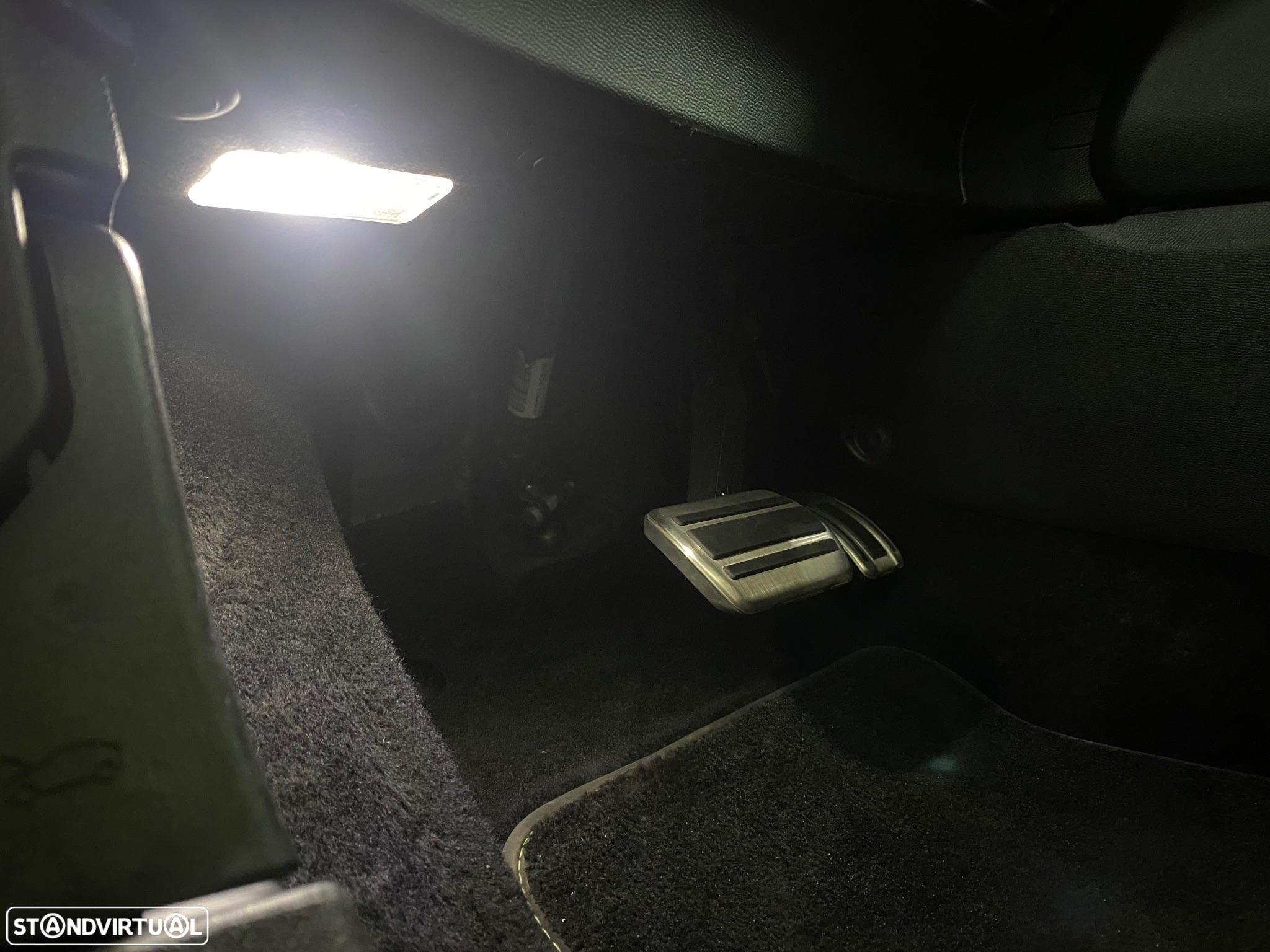 Peugeot e-208 GT - 26