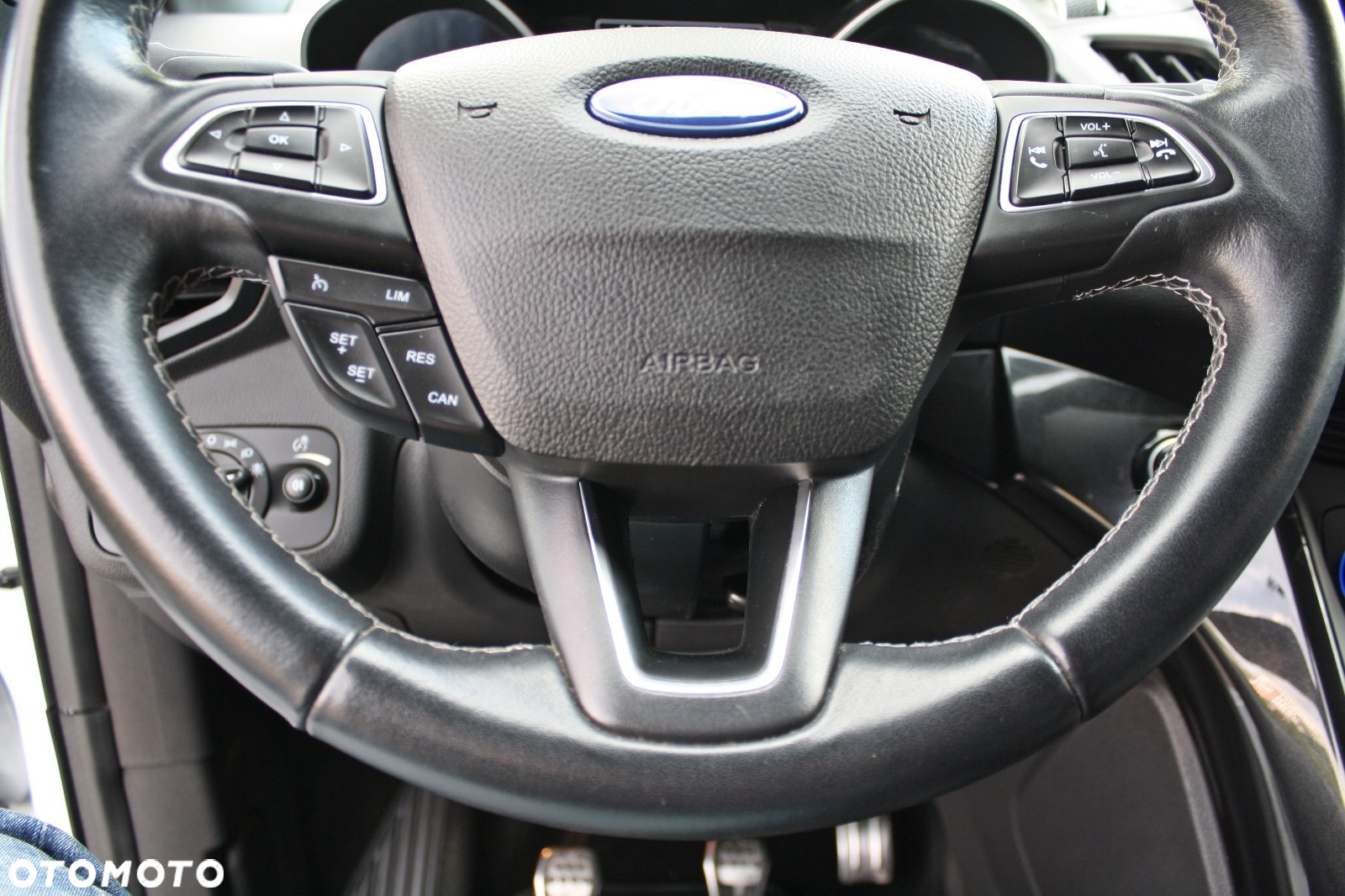 Ford Kuga 2.0 TDCi 2x4 ST-Line - 32