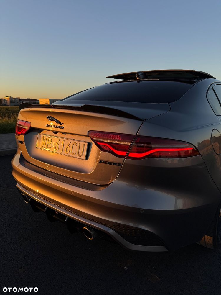 Jaguar XE 2.0 P300 AWD R-Dynamic HSE - 8