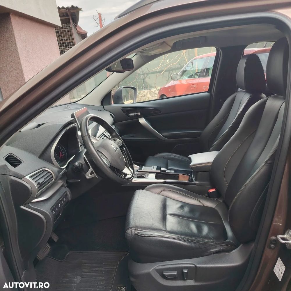 Mitsubishi Eclipse-Cross - 8