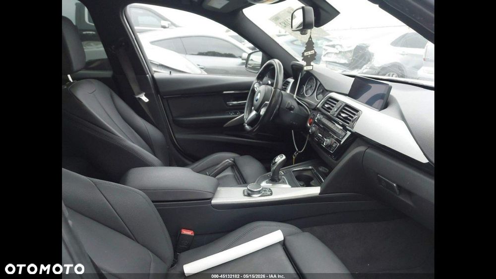 BMW Seria 3 330i M Sport - 12
