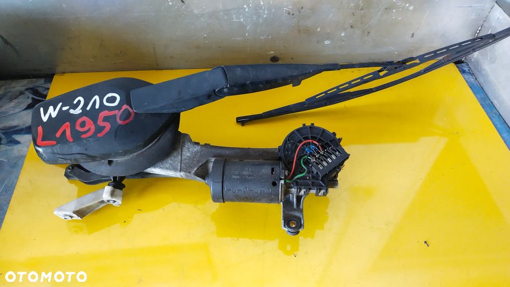 MERCEDES W210 MECHANIZM WYCIERACZKI PRZÓD - 1
