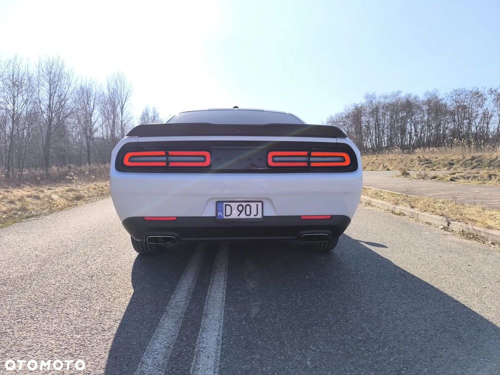 Dodge Challenger - 11