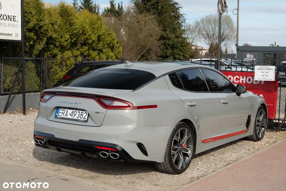 Kia Stinger - 32