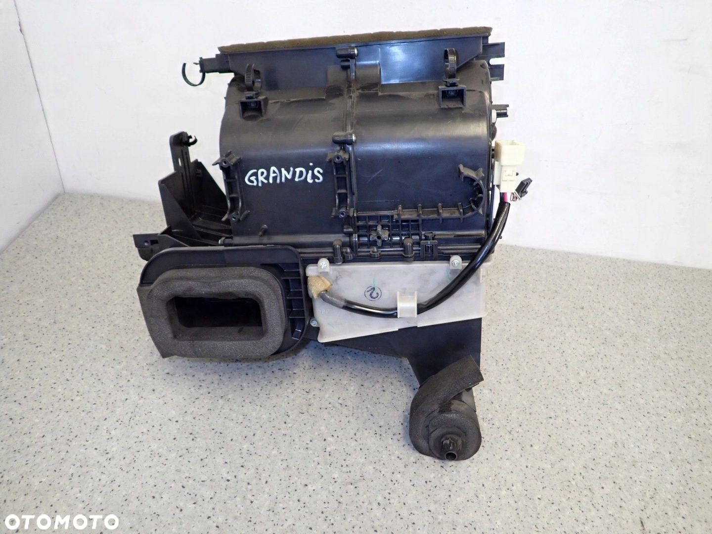 MITSUBISHI GRANDIS 03-11 OBUDOWA NAGRZEWNICY - 2