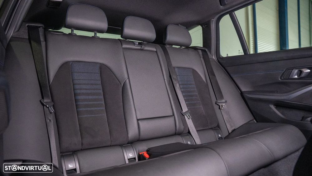 BMW 320 d Touring Pack Desportivo M Auto - 17