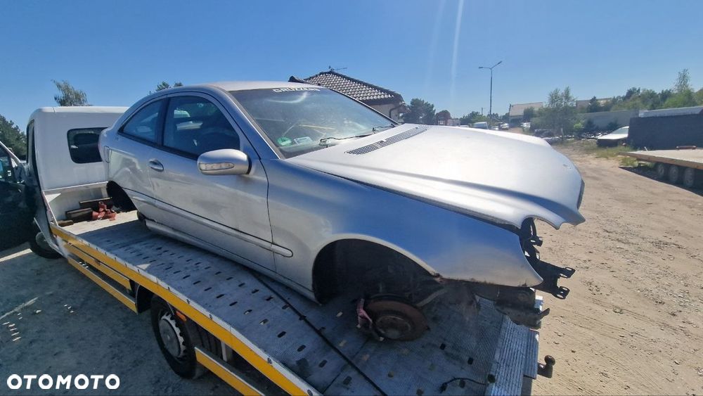 mercedes-benz coupe — cały na części