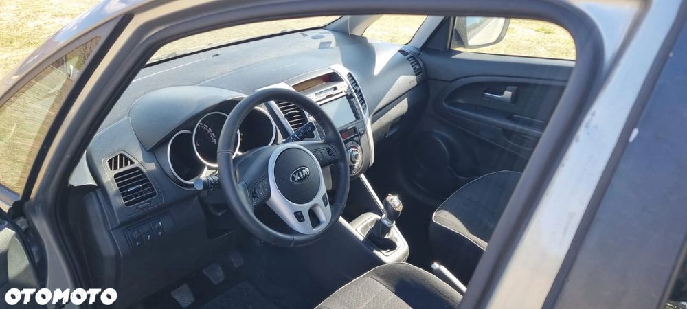 Kia Venga 1.6 CRDi 128 Business Line - 8