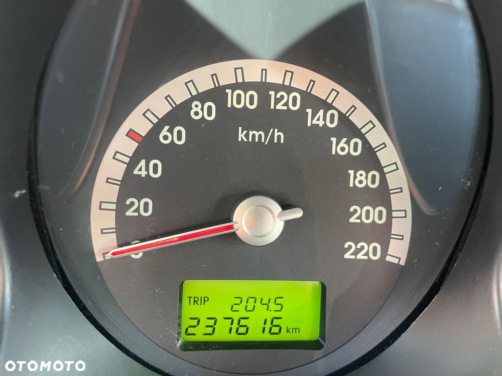 Kia Sportage 2.0 Tour - 9