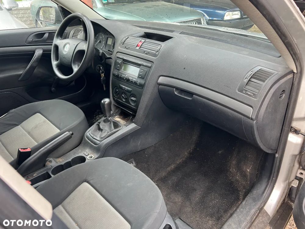 DESKA KONSOLA KOKPIT PODUSZKA PASY OCTAVIA II 2 - 1