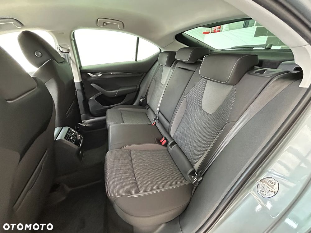 Skoda Octavia 1.5 TSI mHEV Drive Selection DSG - 10