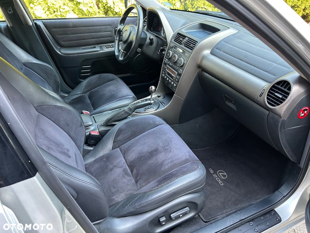 Lexus IS 200 Elegance - 4