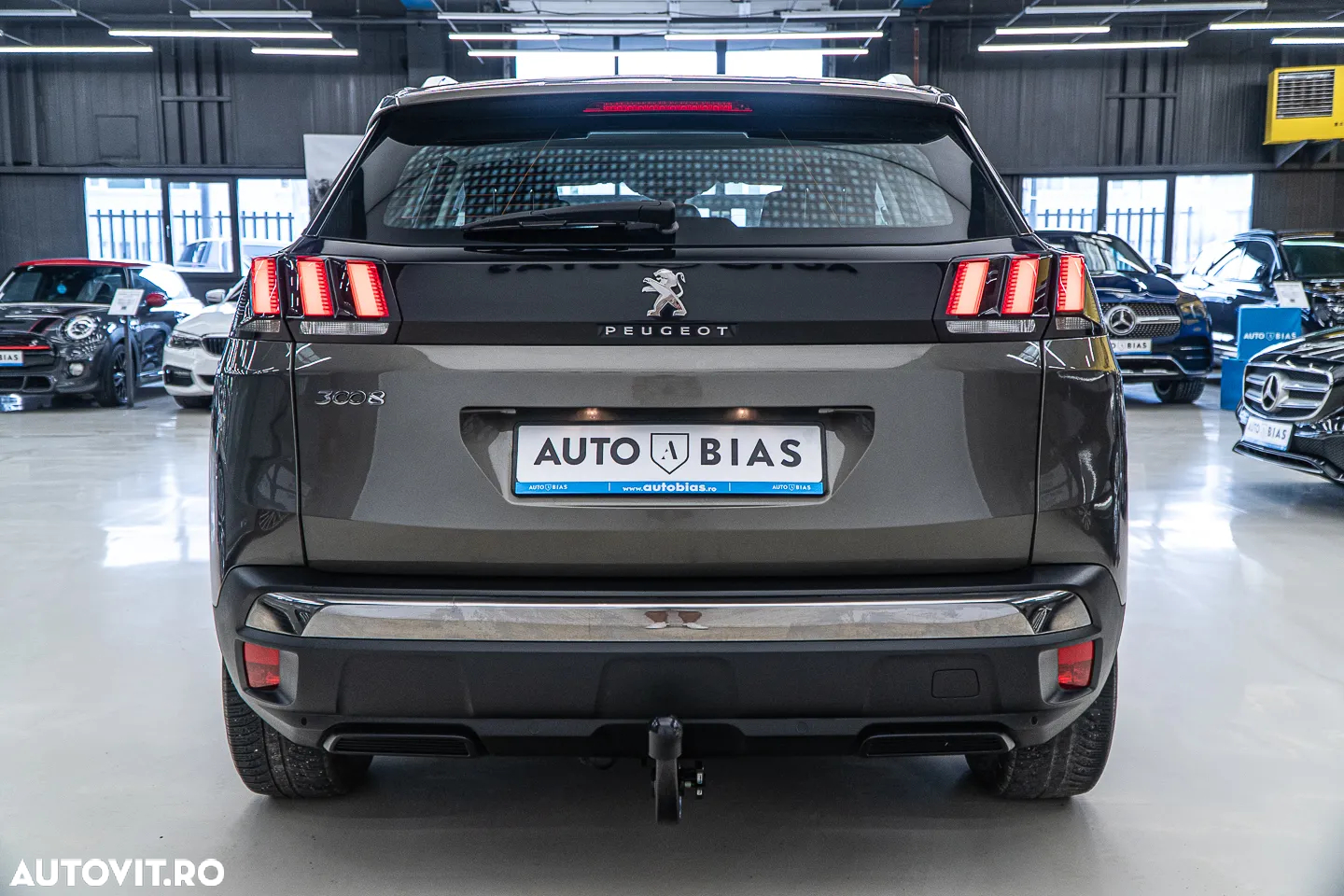 Peugeot 3008 1.2 PureTech Turbo S&S EAT8 Allure - 25