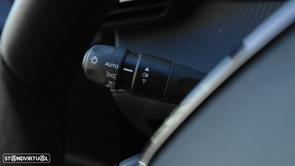 Peugeot e-2008 54 kWh Allure - 36
