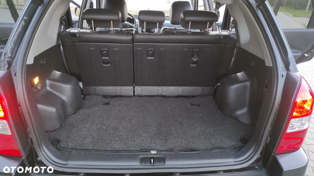 Hyundai Tucson 2.0 Comfort 2WD - 26