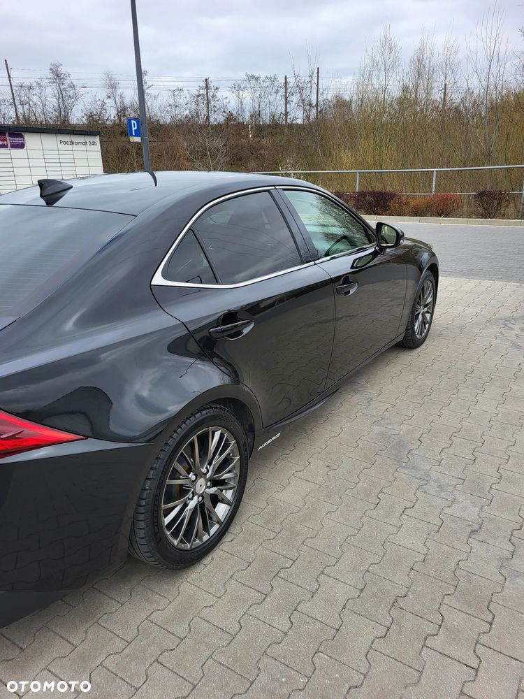 Lexus IS Business Edition - 9