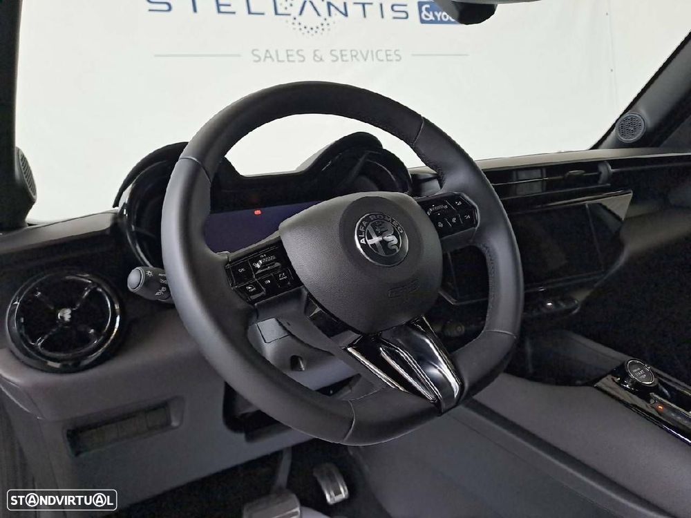 Alfa Romeo Junior 1.2 Speciale eDCT6 - 12