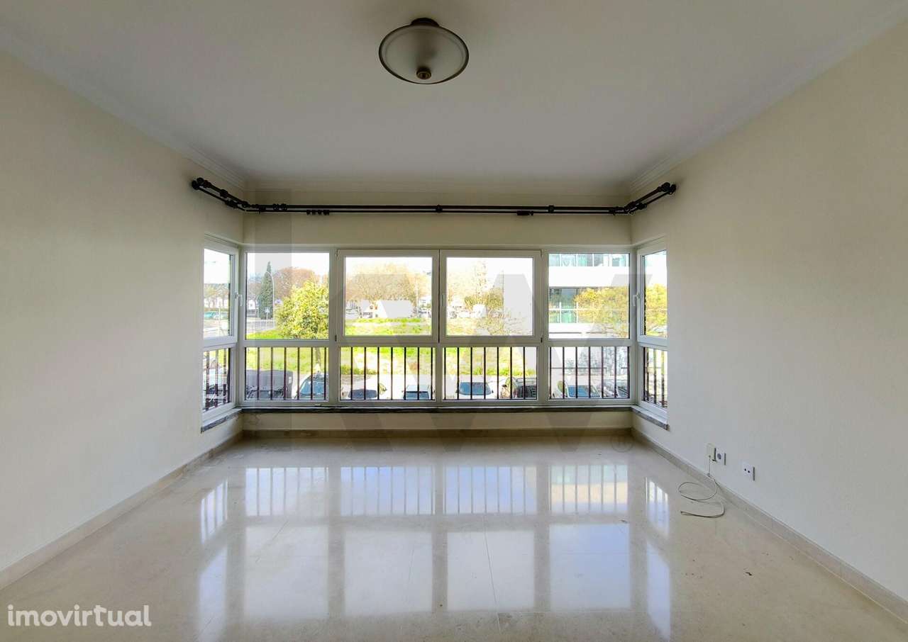 Apartamento para arrendamento T3 em Oeiras, proximidade ao Parque dos - Grande imagem: 3/29