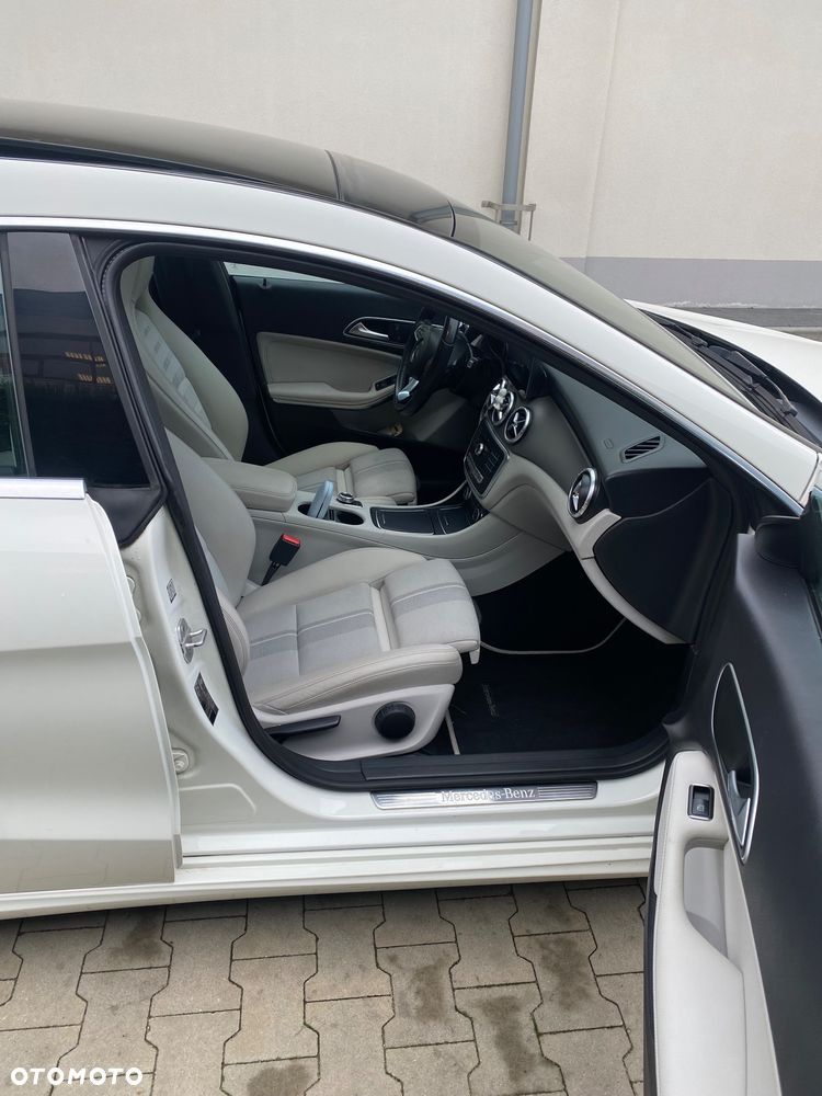 Mercedes-Benz CLA 180 7G-DCT - 15