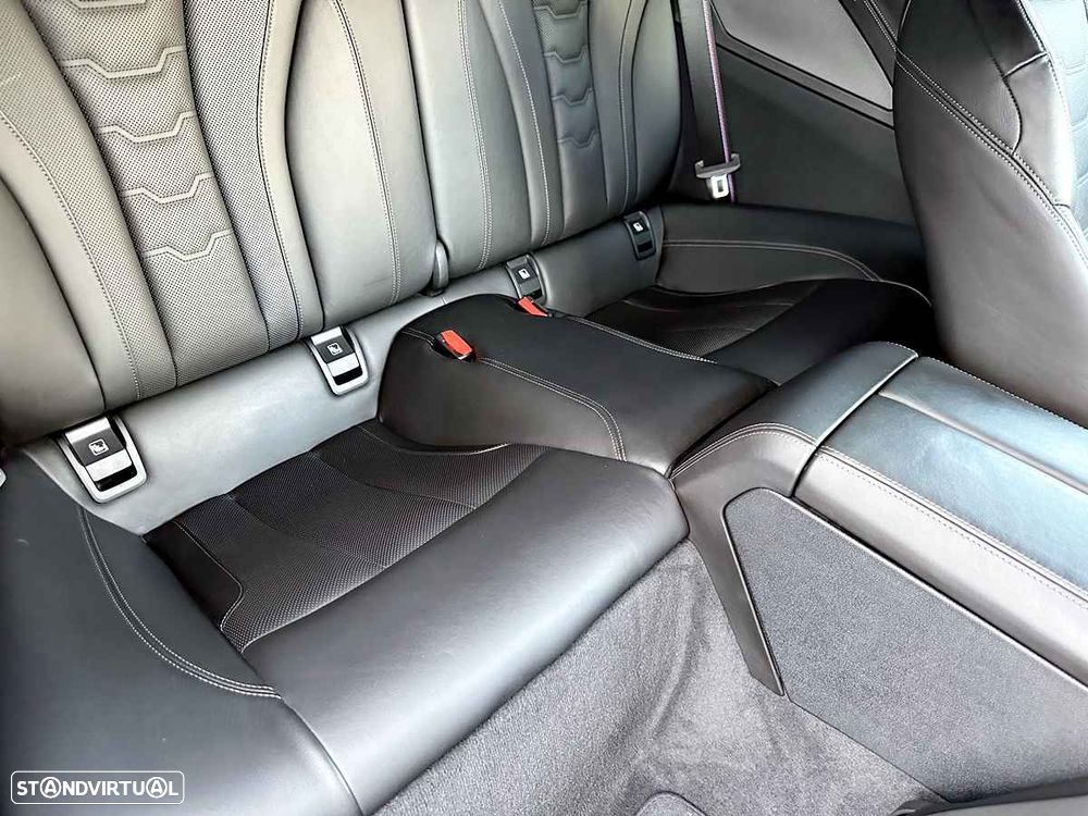 BMW M850i xDrive - 31