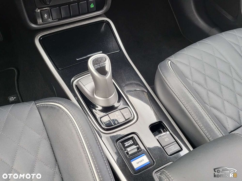 Mitsubishi Outlander - 27