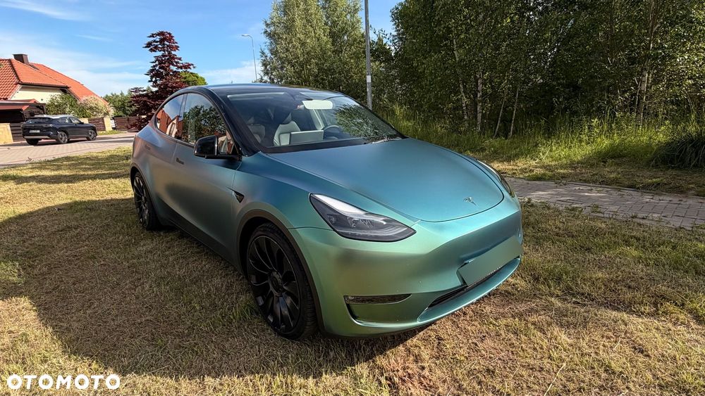 Tesla Model Y Performance AWD - 1