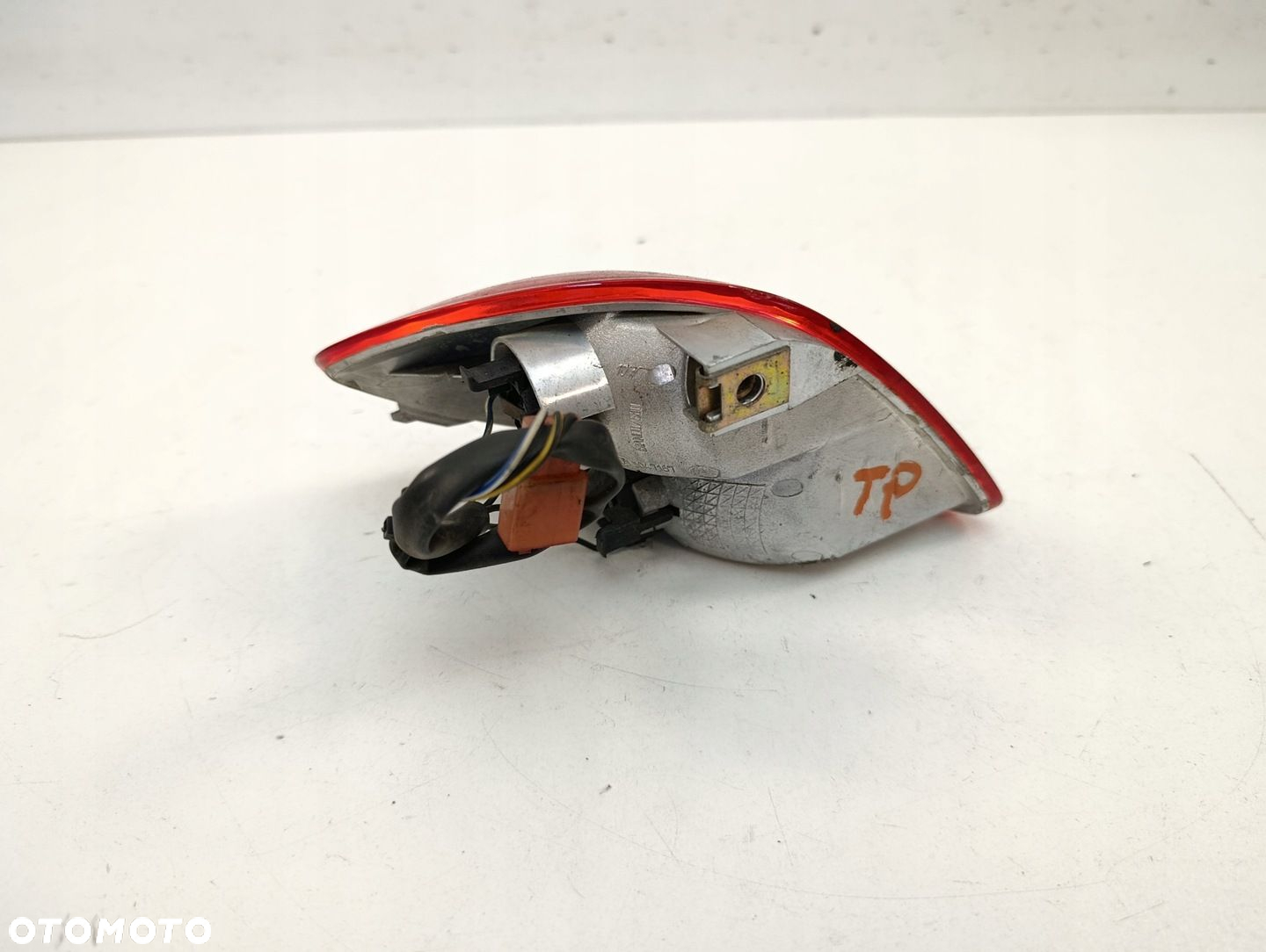 PIAGGIO X9 125 LAMPA TYŁ PRAWA - 4
