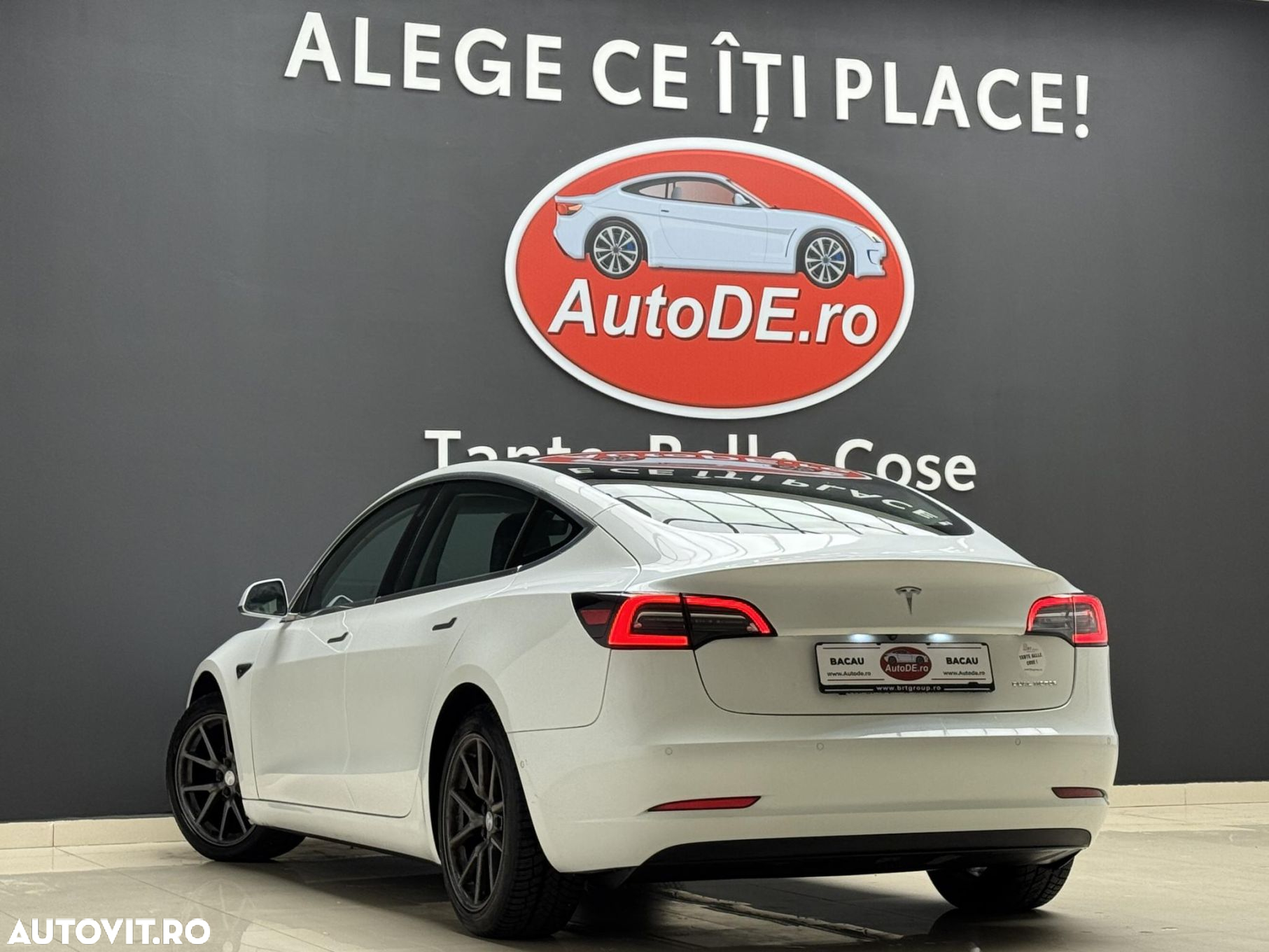 Tesla Model 3 - 3