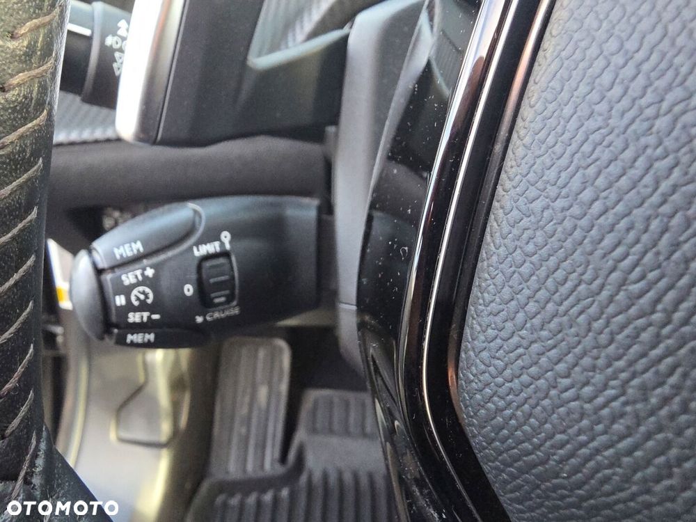 Peugeot 2008 1.2 PureTech GT Line S&S EAT8 - 28