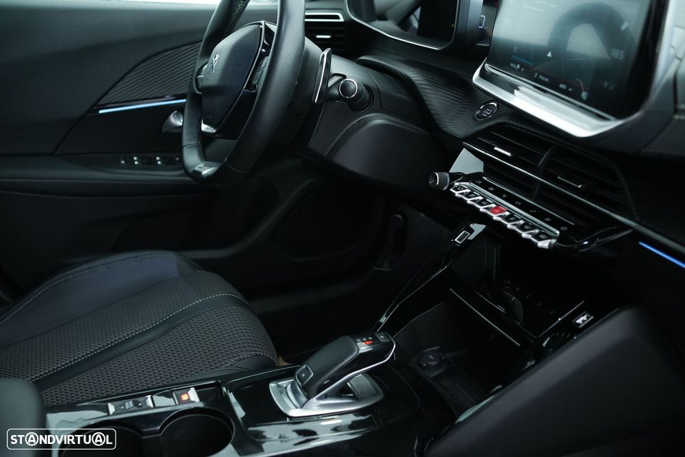 Peugeot 2008 PureTech 130 EAT8 GT Pack - 27