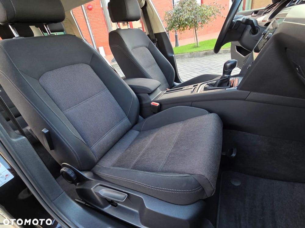 Volkswagen Passat 2.0 TDI SCR DSG Highline - 36