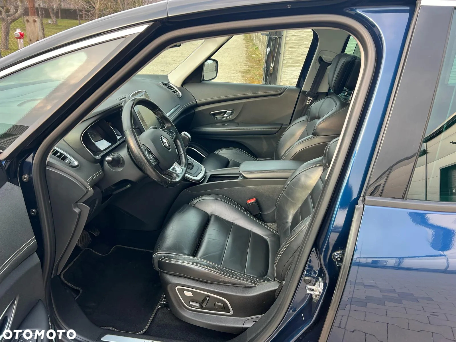 Renault Grand Scenic - 10