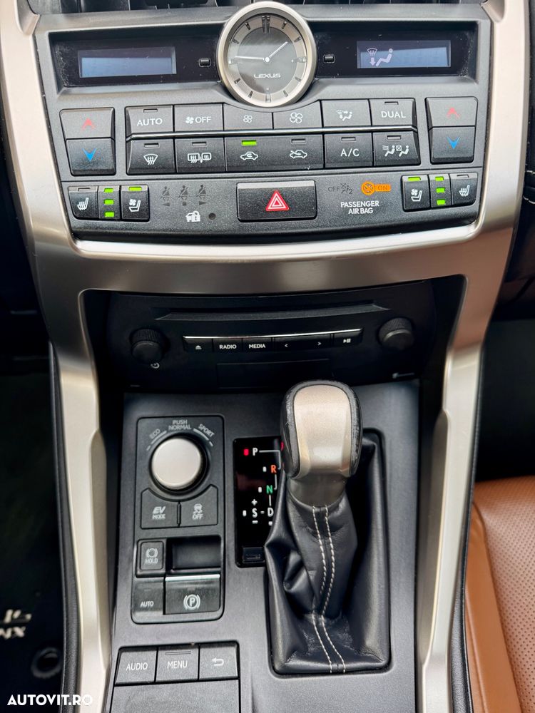 Lexus Seria NX 300h E-FOUR Luxury Line - 37