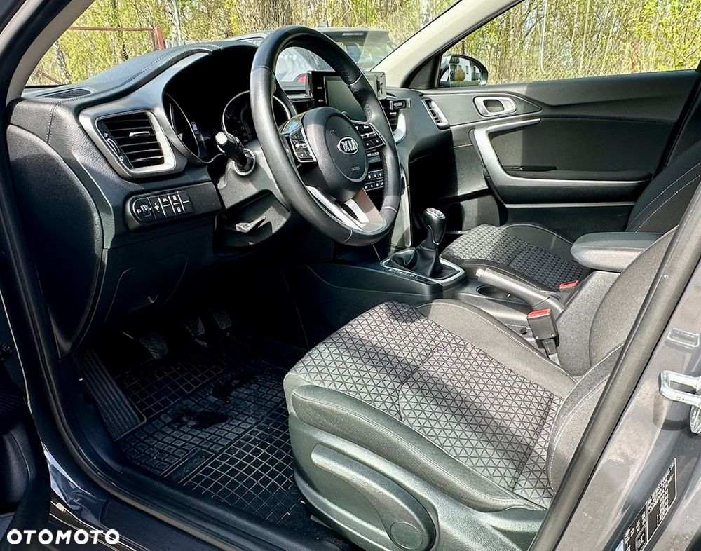 Kia Ceed 1.6 CRDi mHEV M - 7