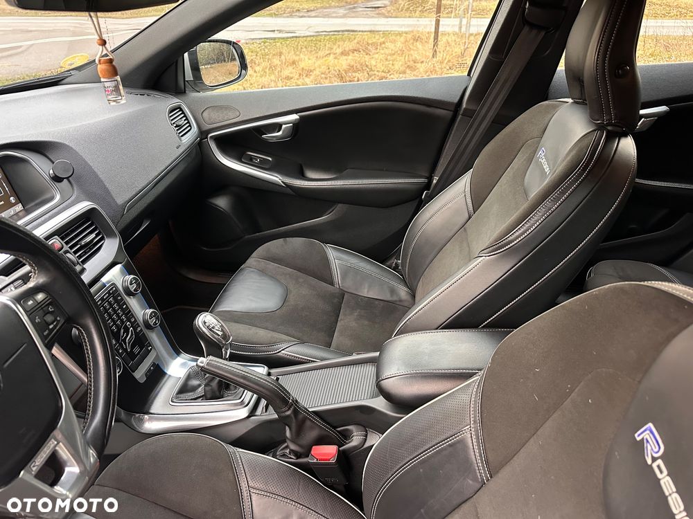 Volvo V40 D2 R Design - 17