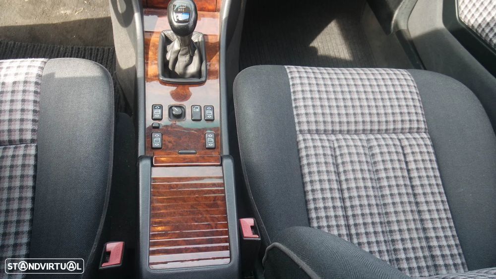 Mercedes-Benz E 200 - 21