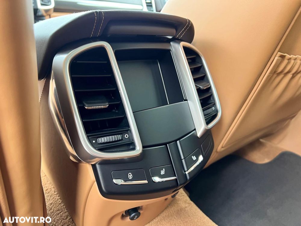 Porsche Cayenne 3.0 L - 9