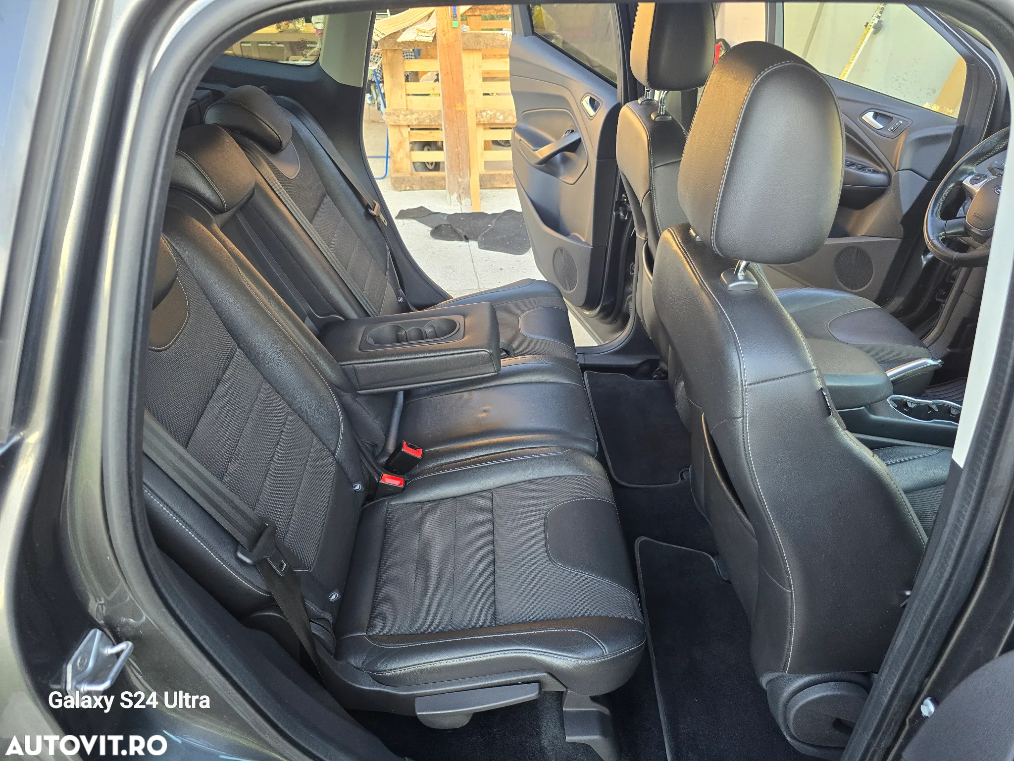 Ford Kuga 2.0 TDCi 4WD Powershift Titanium - 32
