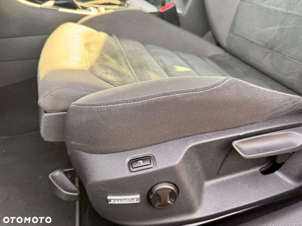 Volkswagen Golf 2.0 BlueTDI Highline - 19