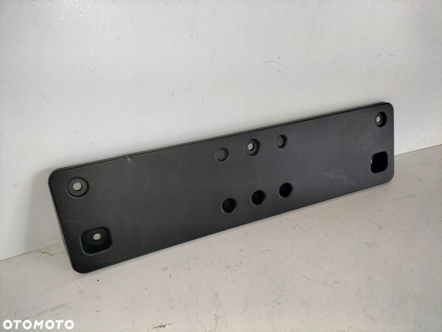 Podkładka pod tablicę rejestracyjną przód VW GOLF VIII 8 LIFT 24- - 2