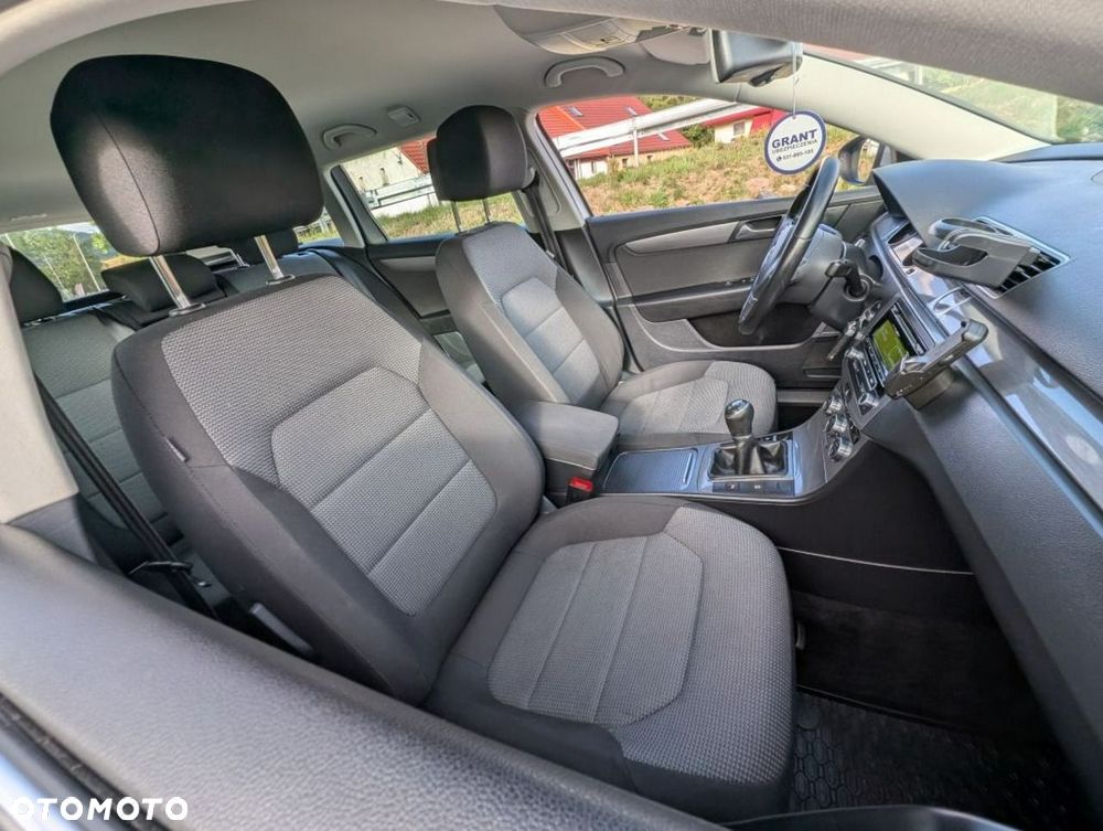Volkswagen Passat - 5