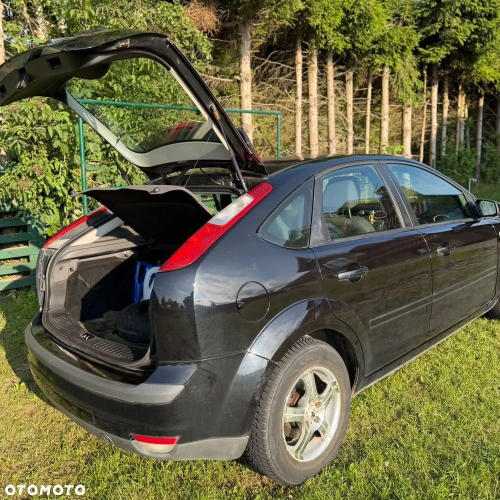 Ford Focus 1.6 Trend + - 6